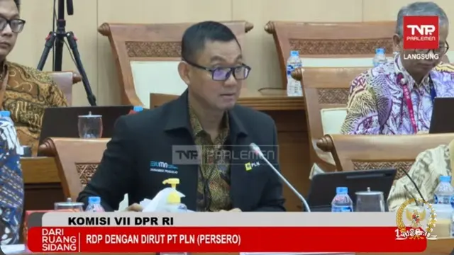 Direktur Utama PT PLN (Persero) Darmawan Prasodjo  dalam Rapat Dengar Pendapat dengan Komisi VII DPR RI, Rabu (5/7/2023). Darmawan mengungkap rencana pengurangan Pembangkit Listrik Tenaga Uap (PLTU). (Arief/Liputan6.com)