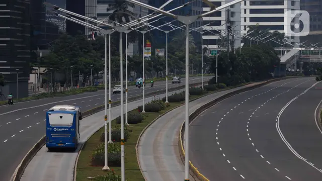 Hari Pertama PSBB, Jalan di Jakarta Lengang