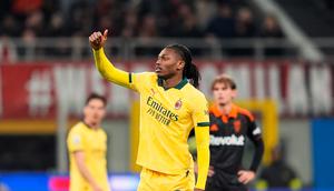 Selebrasi Rafael Leao dalam laga Serie A antara AC Milan vs Como, Kamis (19/2/2026). (Fabio Ferrari/LaPresse via AP)