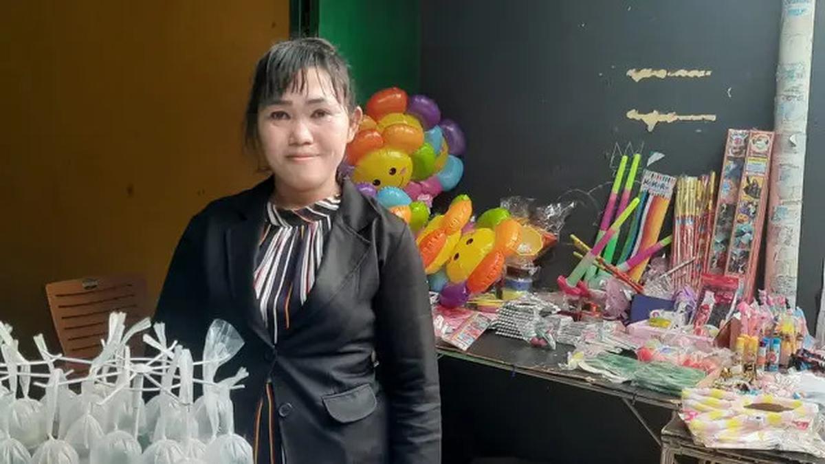 Dewi Istri ke 10 Pak Tarno Tak Keberatan Suami Berbagi Waktu dengan Istri-Istri yang Lain
