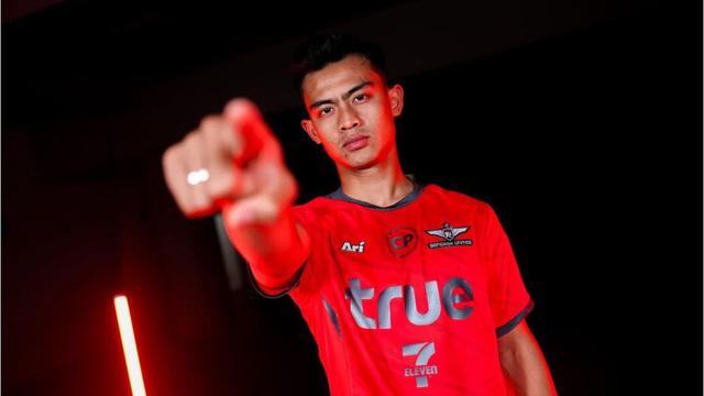 Pratama Arhan Join Bangkok United, Azizah Salsha Setia Dampingi Tanda Tangan Kontrak (credit: instagram.com/pratamaarhan8).