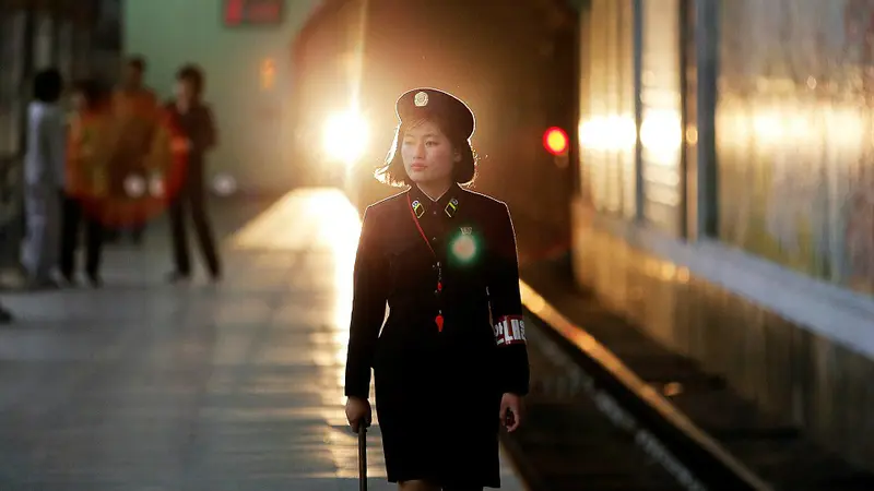 Seorang petugas wanita kereta bawah tanah 