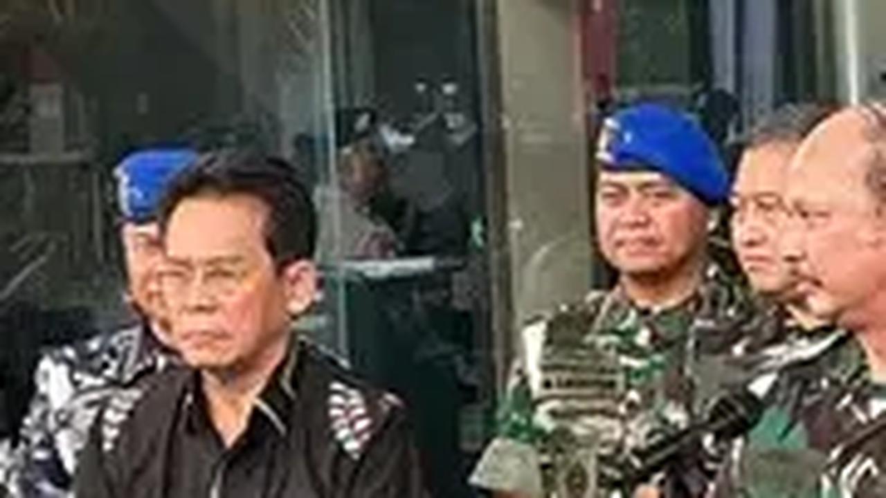 Potret KPK-TNI Akur, 7 Jam Geledah Kantor Basarnas Bareng-Bareng Bawa 2 Boks & 1 Koper