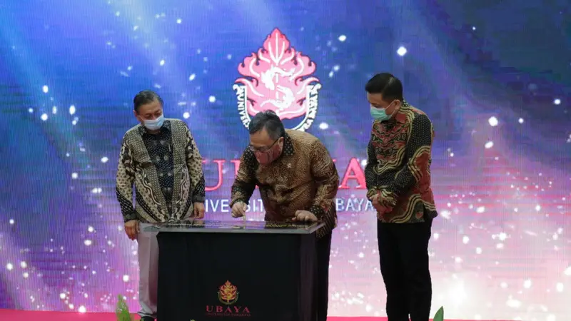 Menristek/BRIN Bambang Permadi Soemantri Brodjonegoro meresmikan gedung baru FTb Ubaya