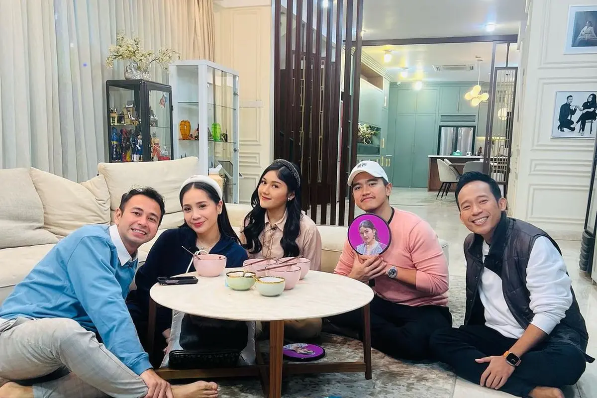 Raffi Ahmad sahur bareng Kaesang Pangarep (Instagram/raffinagita1717)