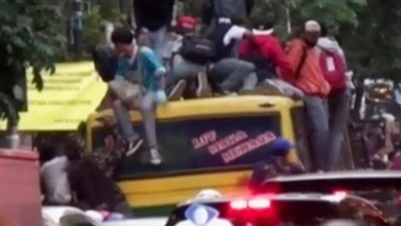 Tawuran dan Bajak Bus, Pelajar Dibekuk Polisi