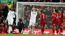 Reaksi pemain West Ham Mark Noble saat menghadapi Liverpool pada pertandingan Liga Inggris di Stadion Anfield, Liverpool, Inggris, Senin (24/2/2020). Liverpool mengalahkan West Ham dengan skor 3-2. (AP Photo/Jon Super)