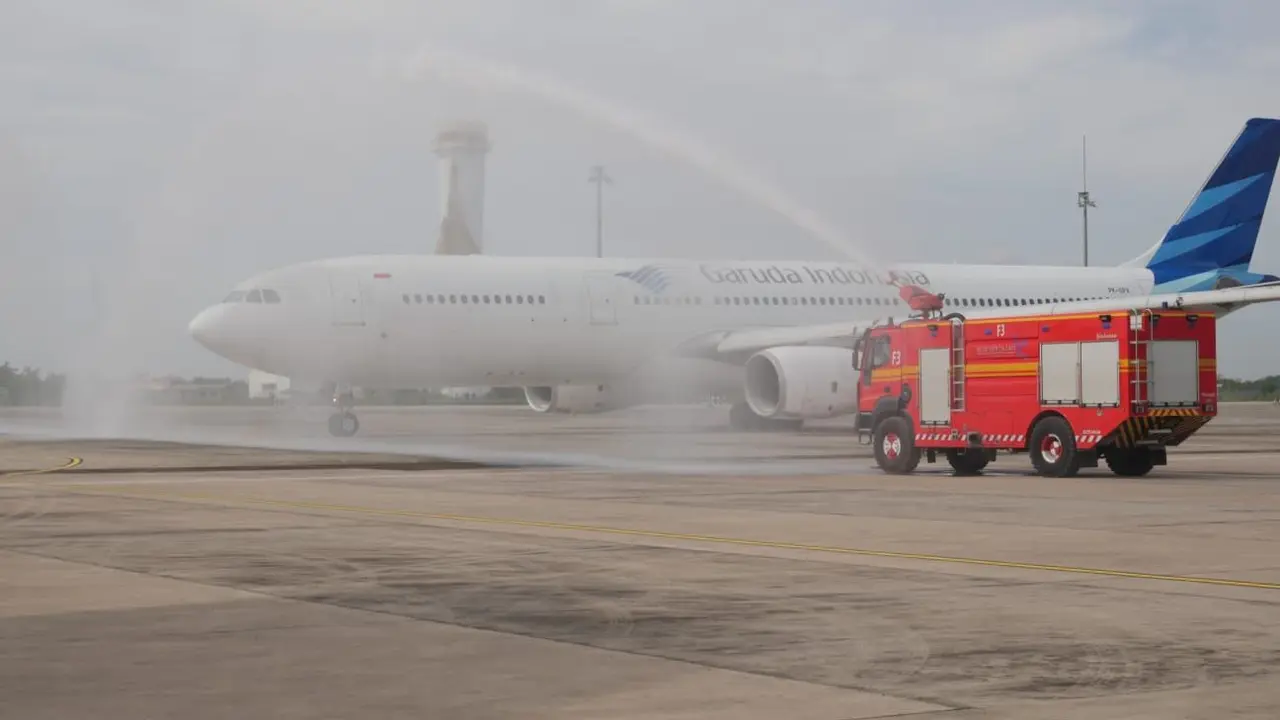 Prosesi pelepasan penerbangan umrah perdana di Bandara Kertajati, Minggu (20/11/2022). (Dok Kemenhub)