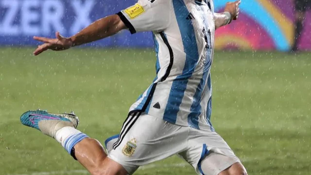 Argentina berhasil memanfaatkan keunggulan jumlah pemain dengan baik, dan Agustin Ruberto berhasil mencetak gol melalui eksekusi panenka setelah Venezuela mendapatkan penalti.