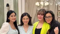 Dian Sastrowardoyo rayakan ultah ke-42 bareng Geng Cinta yakni Titi Kamal, Sissy Prescillia, dan Adinia Wirasti. Ladya Cheryl pemeran Alya tak hadir. (Foto: Dok. Instagram @sysiio)