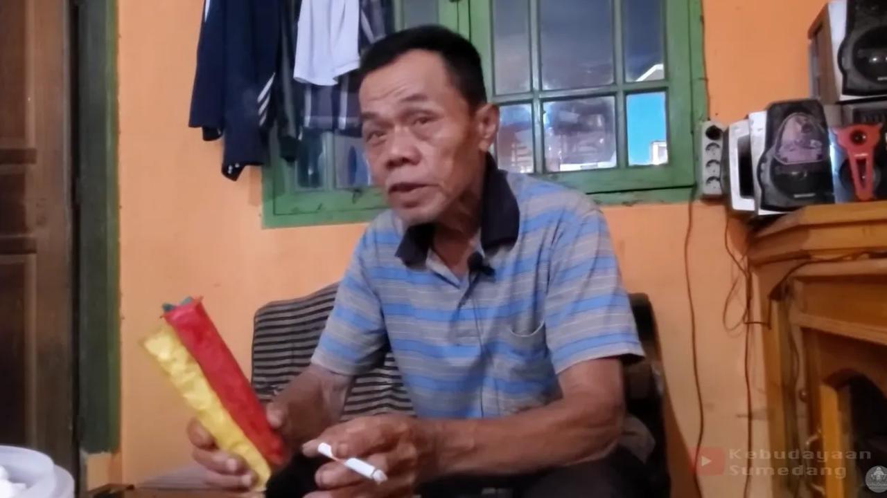 Dibungkus kertas warna warni