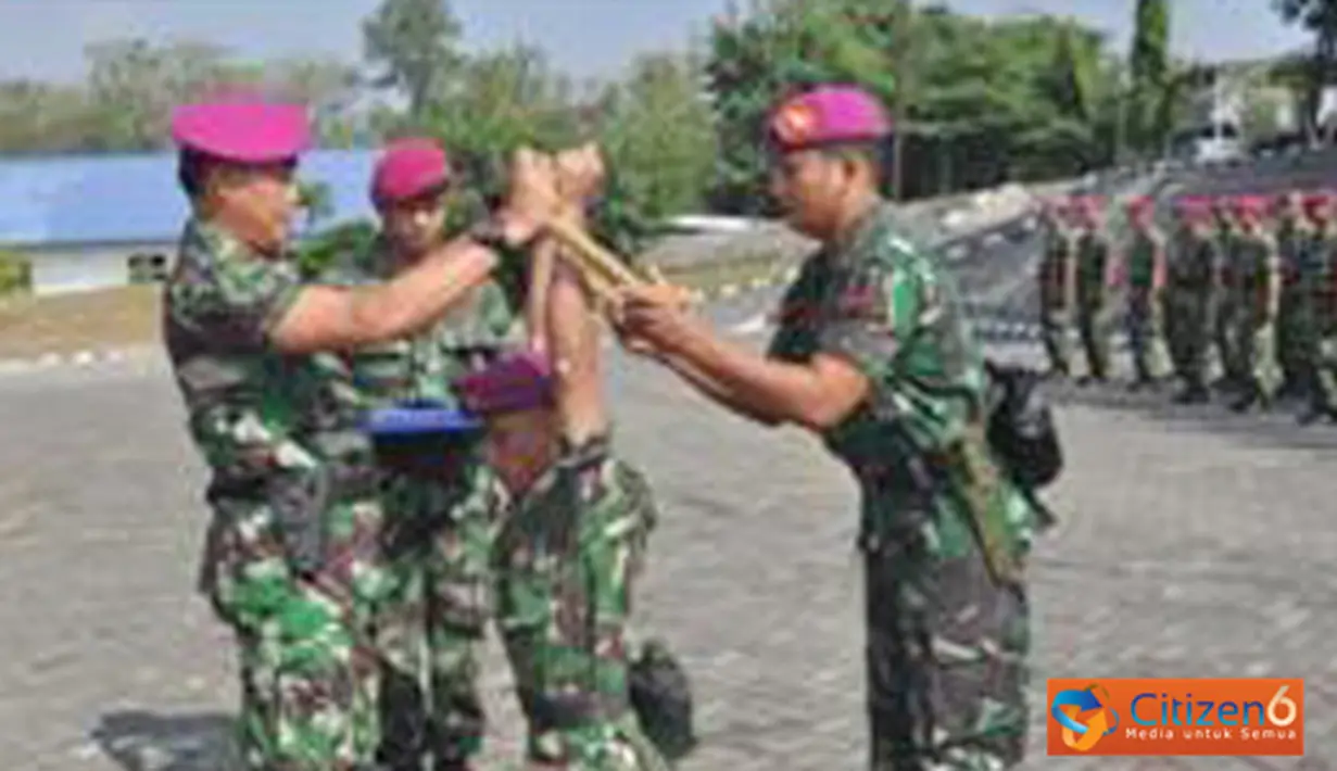Citizen6, Surabaya: Sustih Dikko Angkatan ke -16 tahun 2012, ditutup langsung oleh Dankodikmar Kolonel Marinir Hasanudin, di Lapangan Apel Pusdikif Marinir Kesatrian Kodikmar Gunungsari Surabaya, Jumat, (27/7) .(Pengirim: Penkobangdikal).
