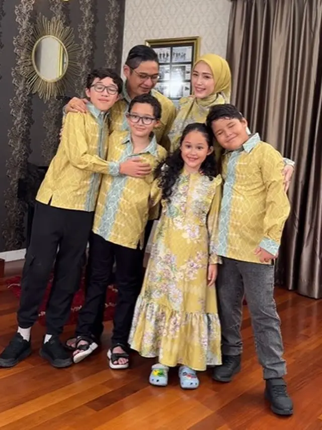 Keluarga Pasha Ungu dan Adelia Wilhelmina (Instagram/adeliapasha)