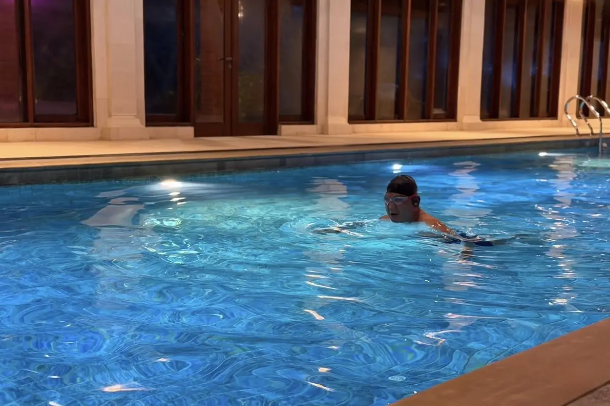 Presiden Prabowo Subianto berenang pada pukul 05.00 WIB di kediaman pribadinya yang berlokasi di Hambalang, Jawa Barat (Instagram Sekretariat Kabinet)