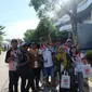 Para peserta Federal Oil Goes To Sepang 2018 foto bersama Jorge Navarro, Minggu (4/11/2018)