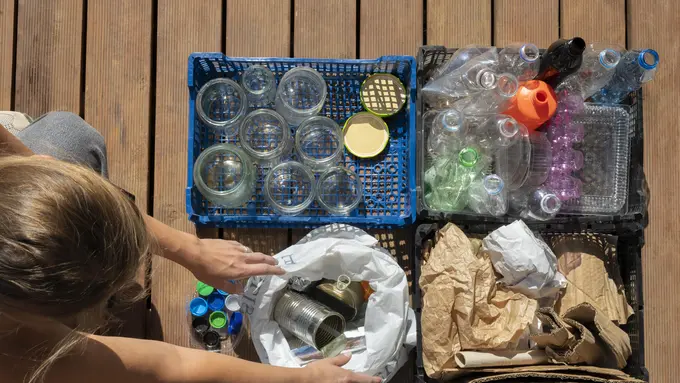 Ubah Barang Sehari-hari Jadi Lebih Bermakna dengan Ide Daur Ulang Rumah Tangga [Dok/freepik.com]