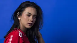 Kecintaan Suroya dengan Persija Jakarta berawal saat sang kakek mengajaknya nonton Macan Kemayoran saat tanding di Stadion Lebak Bulus. (Bola.com/Yoppy Renato)