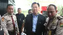 CEO Lippo Group James Riady (tengah) tiba di Gedung KPK, Jakarta, Selasa (30/10). James Riady memenuhi panggilan oleh penyidik KPK. (Merdeka.com/Dwi Narwoko)