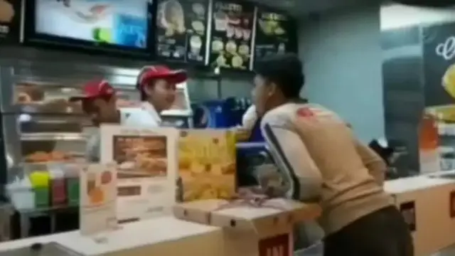 6 Potret Lucu Makan Disuapi Pacar Ini Bikin Senyum Malu