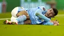 Ekspresi kesakitan pemain Manchester City, Matheus Nunes saat jari tengah tangan kirinya mengalami disklokasi ketika laga leg kedua 16 besar Liga Champions 2023/2024 melawan FC Copenhagen di Etihad Stadium, Manchester, Inggris, Kamis (07/03/2024) WIB. (AP Photo/Dave Thompson)