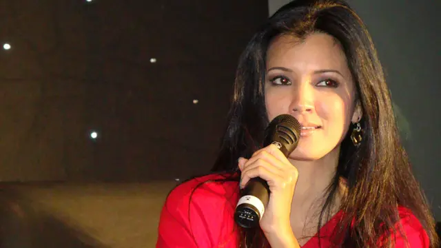 Kelly Hu