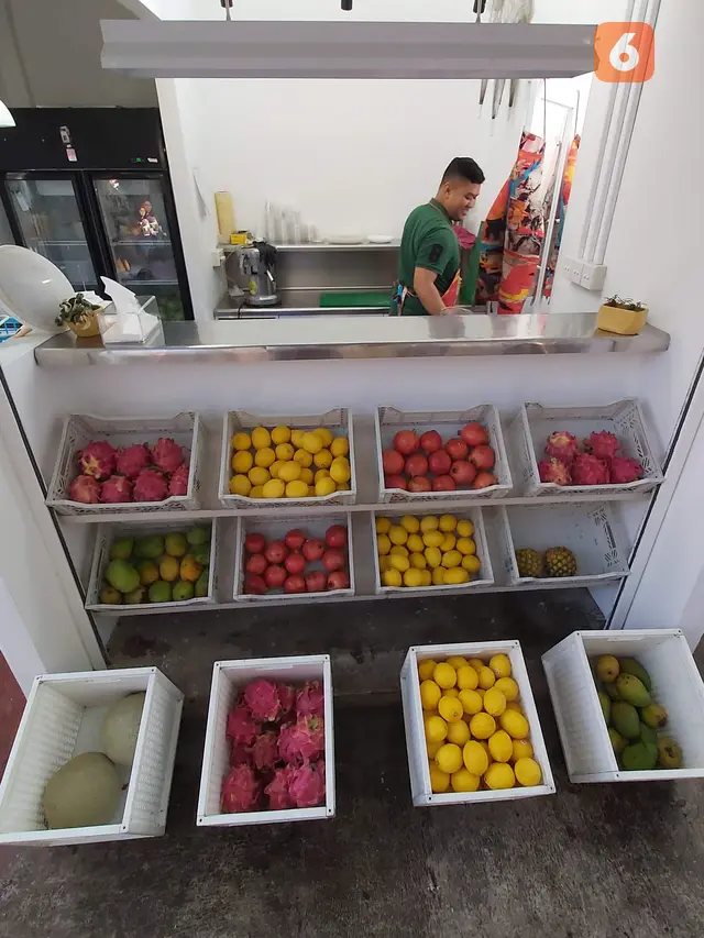 Apel kaya serat dan polifenol yang dapat menurunkan kolesterol jahat dan mendukung kesehatan jantung. Penelitian ilmiah menunjukkan manfaat konsumsi apel dalam menjaga profil lipid yang sehat. (Foto: Aditya Eka Prawira/Liputan6.com)