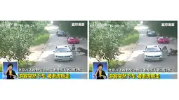 Gambar kombinasi yang memperlihatkan seekor harimau mendekati dan menyeret turis wanita yang keluar dari mobilnya di taman safari Beijing, Tiongkok, 23 Juli 2016. Seorang perempuan diserang hingga tewas dan seorang lagi cedera. (CCTV/via Reuters TV)