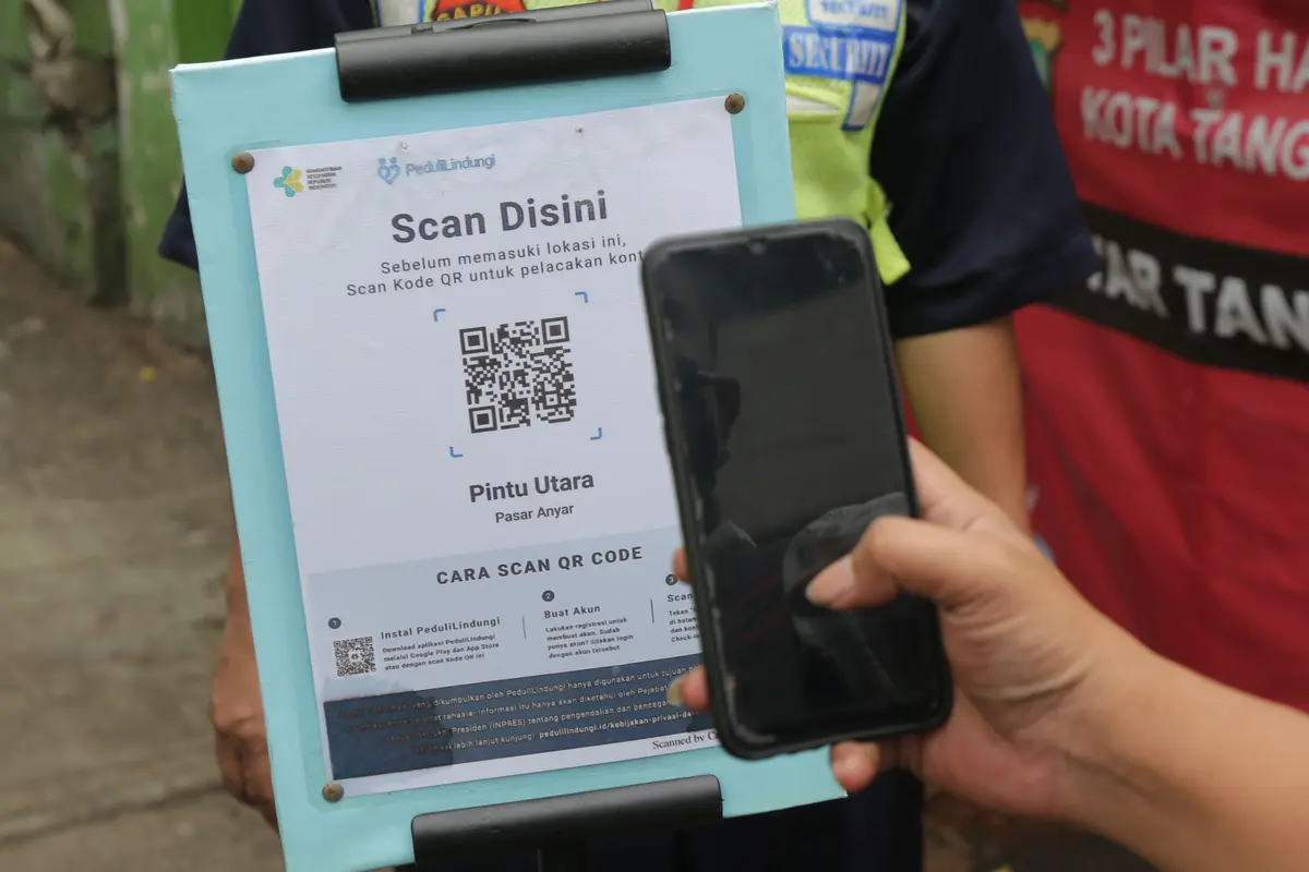 Aplikasi PeduliLindungi di Pasar tradisional Tangerang