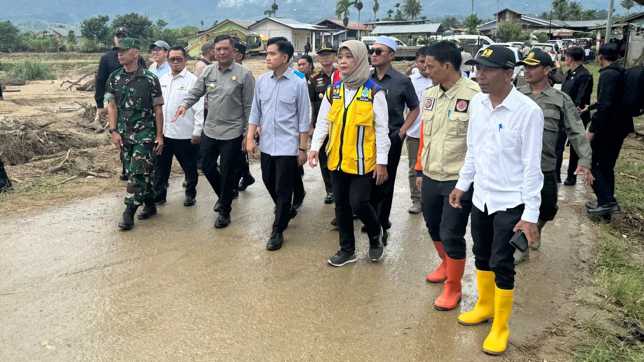 Wakil Presiden Gibran Rakabuming Raka memantau Stasiun Pengisian Bahan Bakar Umum (SPBU) Raklunung, Aceh, Rabu (17/12/2025).