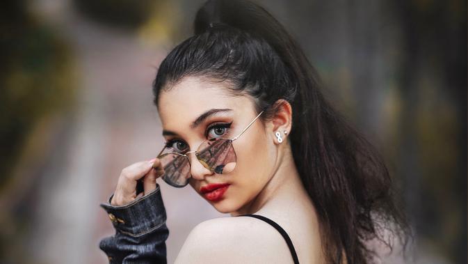 5 Zodiak Cewek Paling Cuek Tapi Pesonanya Bikin Cowok 