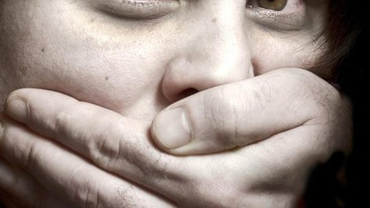 Tips aman wanita naik angkot malam agar tak diperkosa
