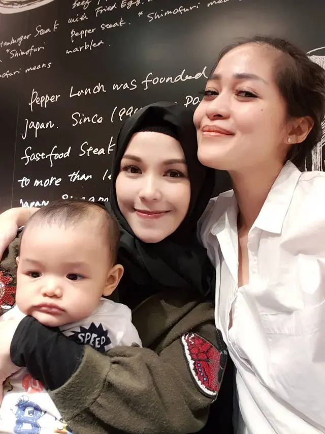 6 Fakta Metha Yunatria, Istri Uki Noah yang Cantik Berhijab