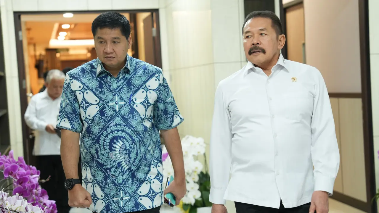 Jaksa Agung ST Burhanuddin dan Menteri Perumahan dan Kawasan Permukiman Maruarar Sirait melakukan pertemuan di Gedung Kejaksaan Agung (Kejagung), Jakarta Selatan.