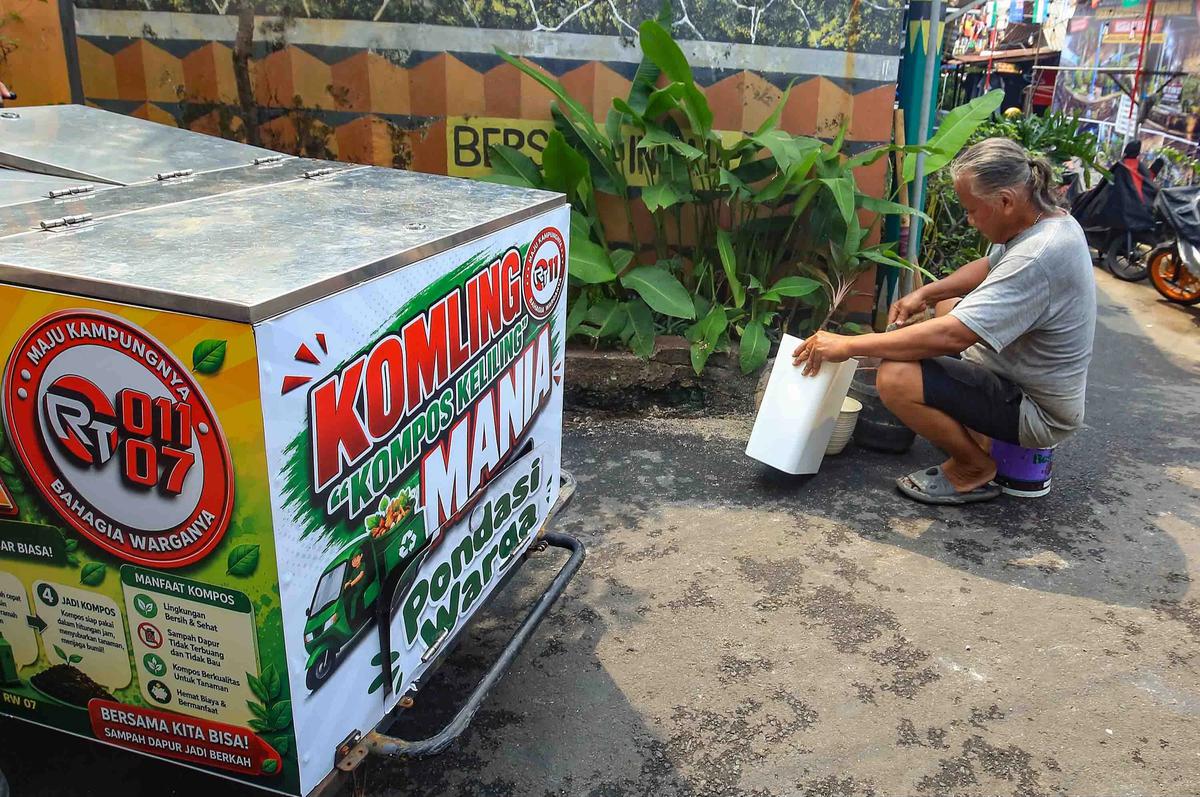 FOTO: Gerobak Listrik KomLing Permudah Pengelolaan Sampah Organik Warga