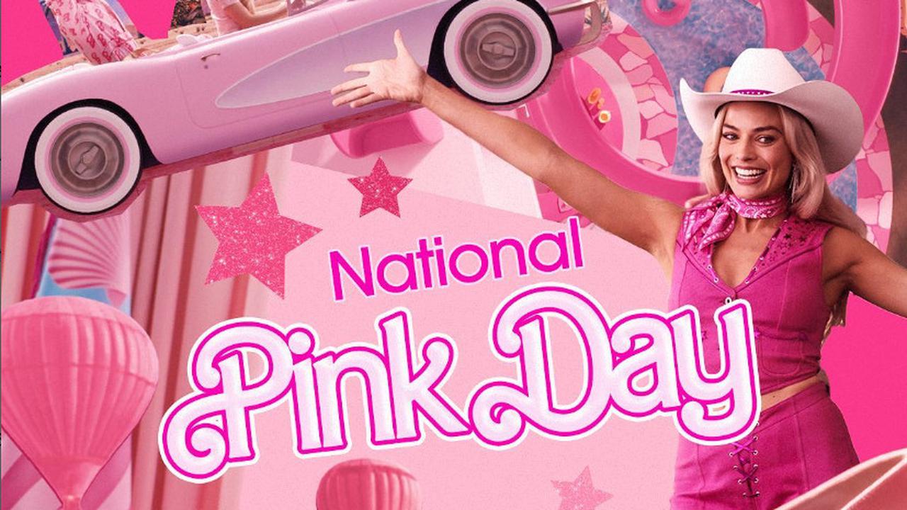 Margot Robbie berperan sebagai Barbie.