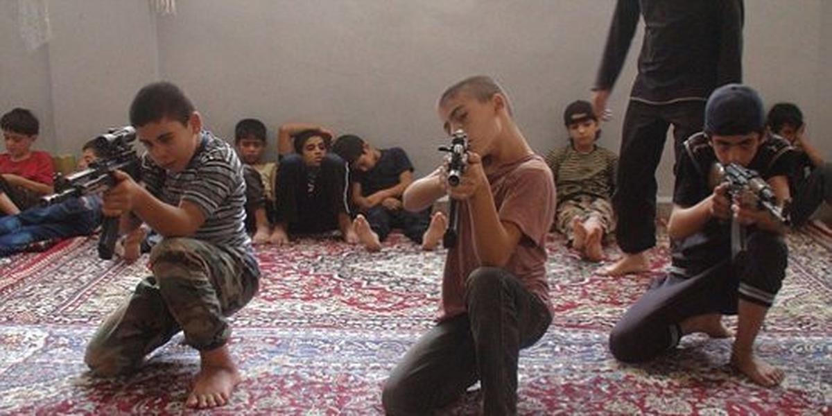 ISIS latih bocah angkat senjata