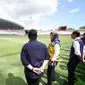 Ketua Umum PSSI, Erick Thohir saat meninjau Stadion Gelora Sriwijaya Jakabaring, Palembang. (Istimewa)