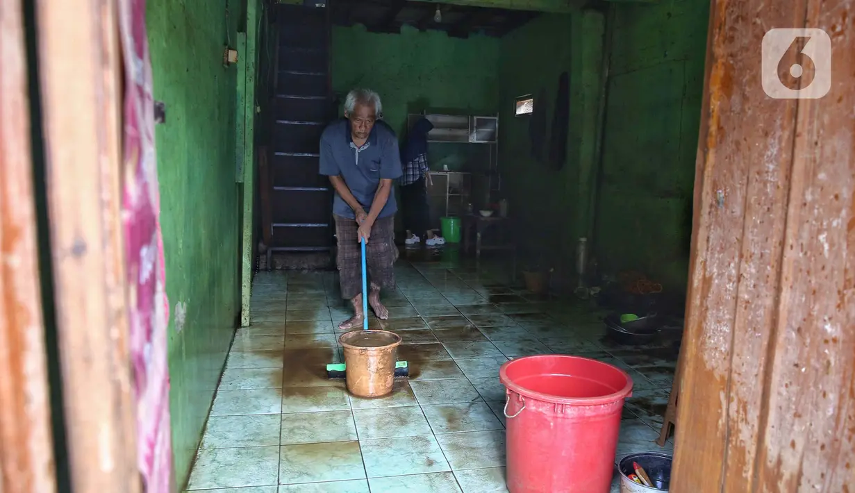 Pada Rabu (5/3/2025) sejumlah permukiman warga sudah terbebas dari banjir yang menggenangi sejak Selasa (4/3/2025) dini hari WIB. (Liputan6.com/Angga Yuniar)
