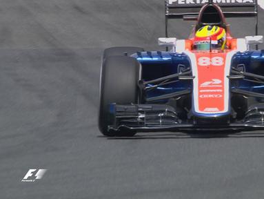 Pebalap Manor Racing asal Indonesia, Rio Haryanto, berhasil berada di posisi ke-16 dalam latihan bebas pertama F1 GP China di Sirkuit Internasional Shanghai, China, Jumat (15/4/2016). (Bola.com/Twitter/F1)