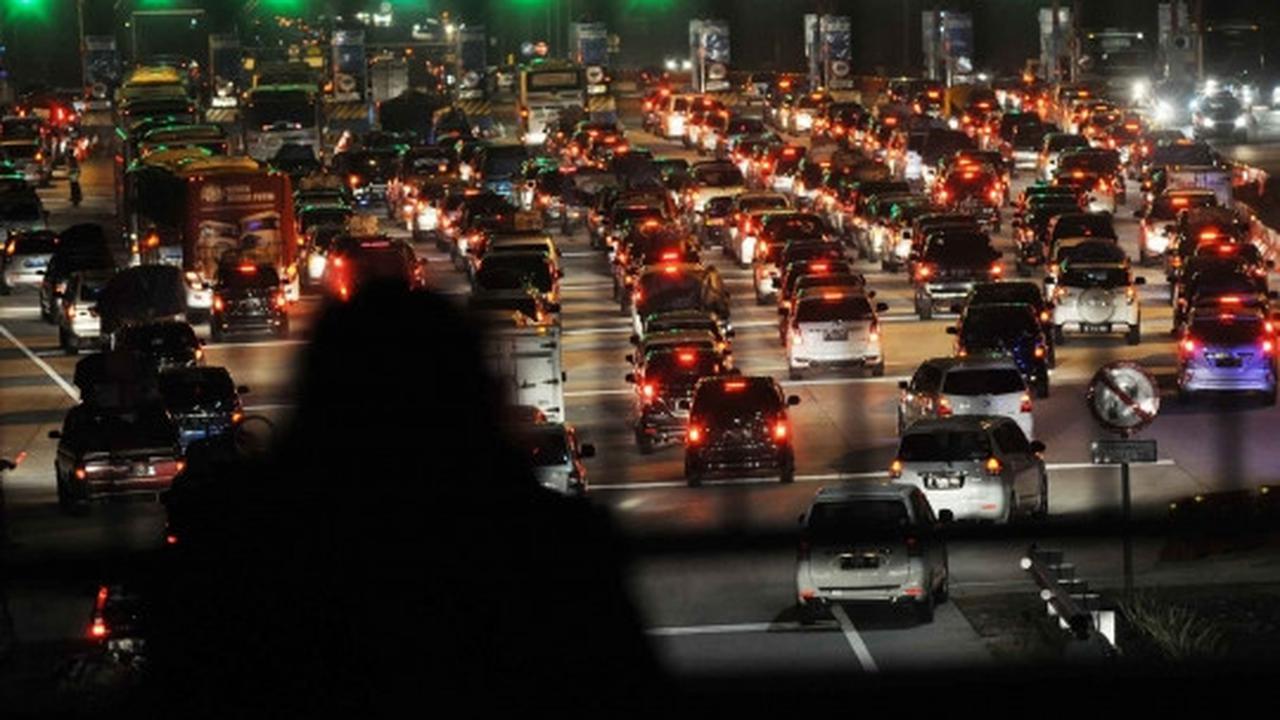 Gerbang Tol Palimanan macet hingga 10 km