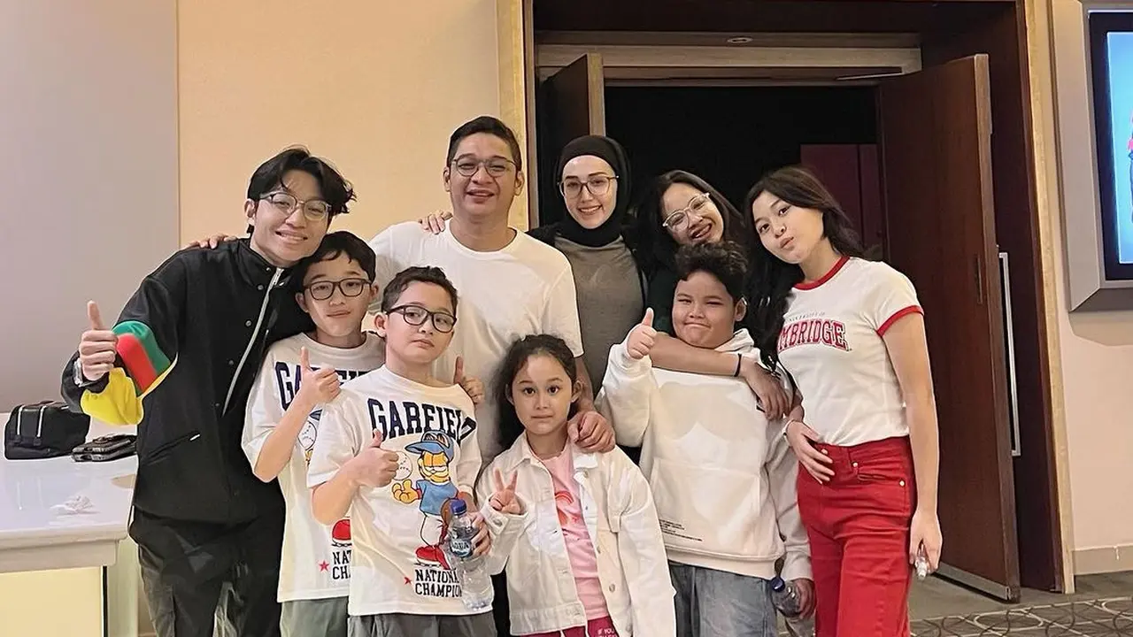 Adelia Pasha dan anak sambung