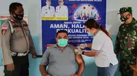 Vaksinasi massal bagi masyarakat yang dilakukan di Pulau Kabaruan, Kabupaten Kepulauan Talaud, Sulut.