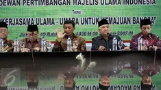 Menteri Koordinator bidang Politik, Hukum dan Keamanan (Menko Polhukam) Wiranto menemui Dewan Pertimbangan Majelis Ulama Indonesia (MUI) Pusat di Gedung MUI, Jakarta Rabu (18/1). (Liputan6.com/Johan Tallo)