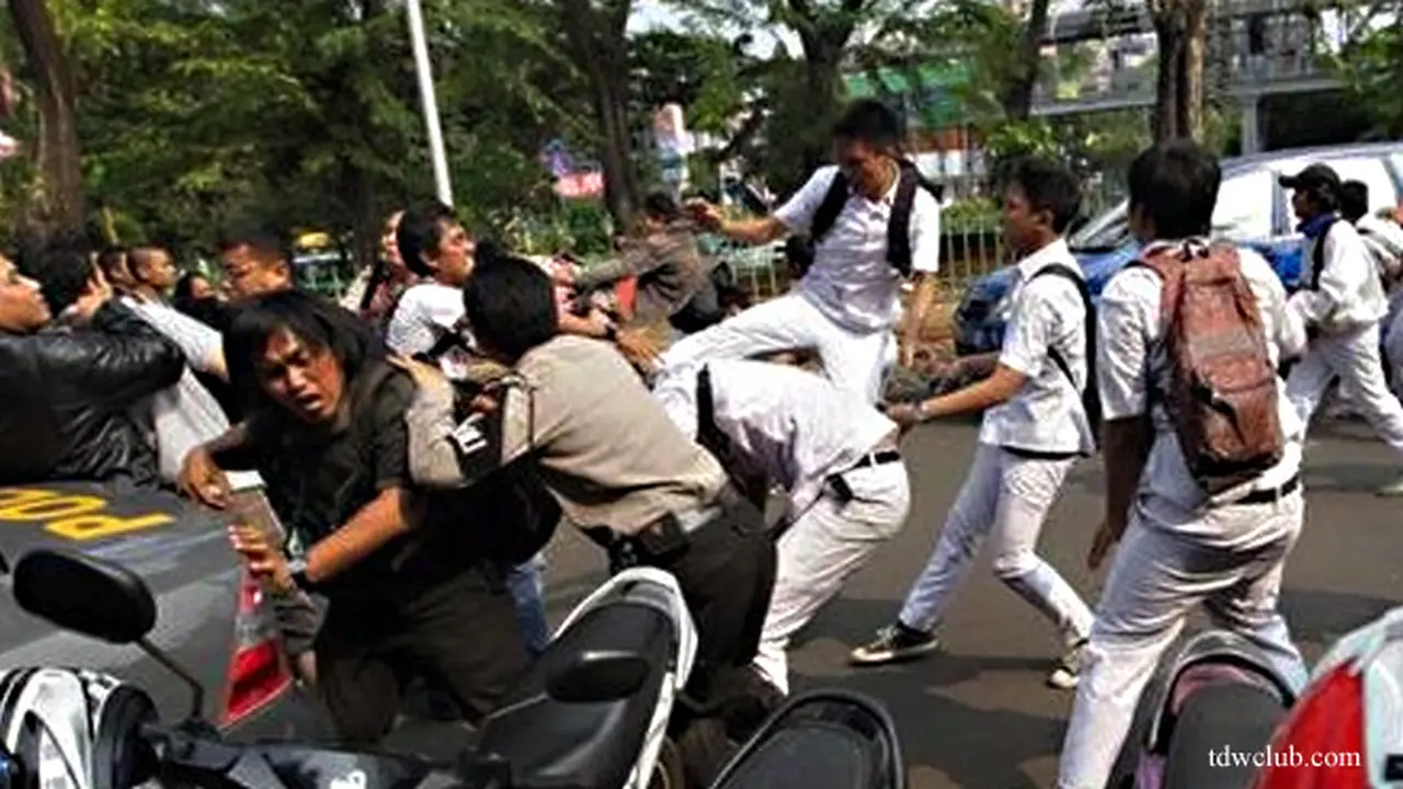 tawuran120924b.jpg