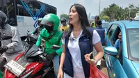 Diva Andzani Miss Indonesia Banten 2022 Bagi 500 Paket Makanan untuk Ojol, Rute Senayan ke Monas
