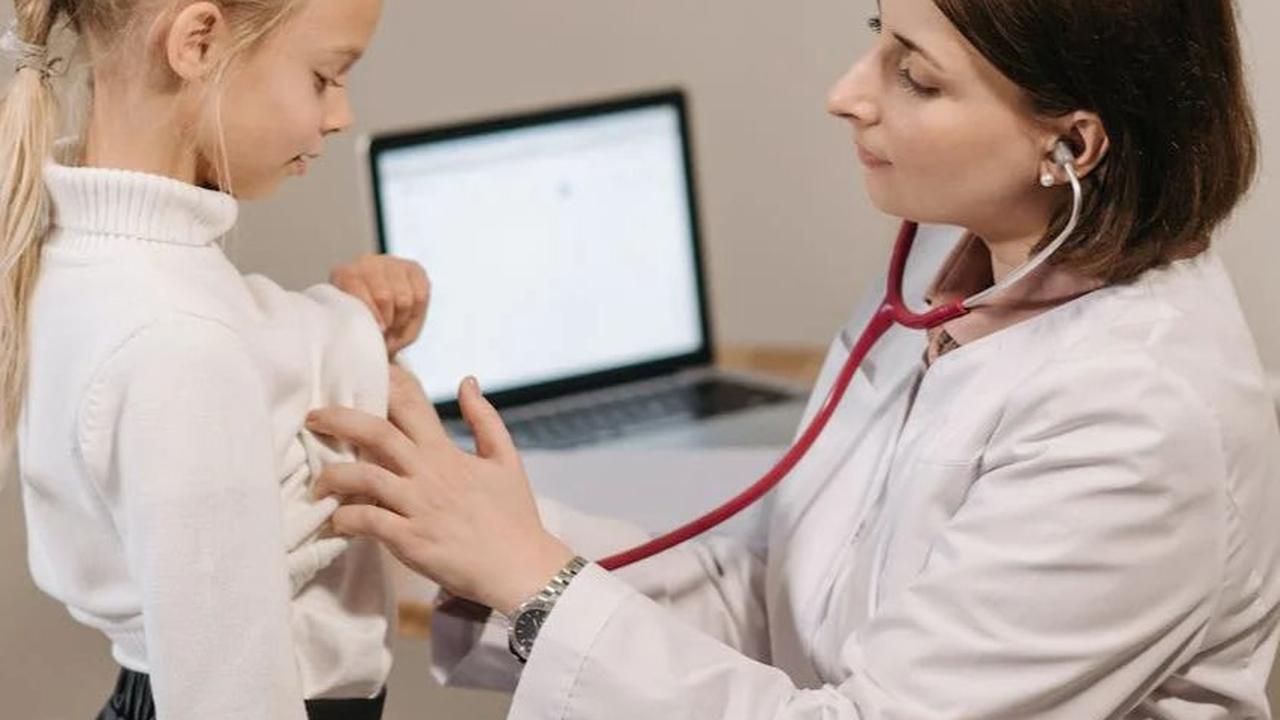 Jangan ragu untuk berkonsultasi dengan dokter untuk saran lebih lanjut tentang cara menjaga kesehatan anak Anda. Tetap waspada dan selalu utamakan kesehatan mereka.
