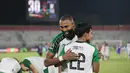 Pemain Persebaya Surabaya merayakan keberhasilan menjuarai Piala Presiden 2026 usai mengalahkan Persib Bandung melalui adu penalti 6-5 pada laga final di Stadion Kapten I Wayan Dipta, Gianyar, Bali, Kamis (6/8/2026). Kedua tim bermain imbang 1-1 hingga babak tambahan waktu sebelum Persebaya memastikan gelar juara lewat adu penalti. (KLY/Budy Santoso)