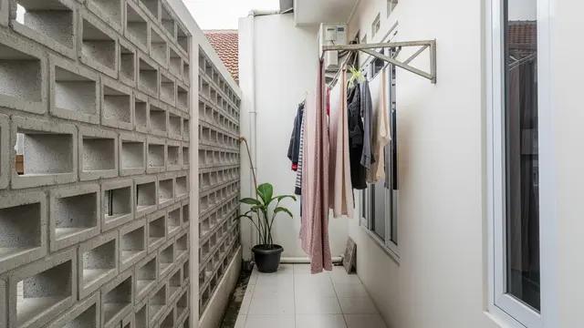 9 Inspirasi Area Jemuran dengan Roster Rumah Type 36, Solusi Lahan Sempit