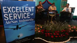 Direktur Utama AirNav Indonesia, Novie Riyanto memberi penjelasan saat diskusi di Jakarta, Selasa (22/5). Diskusi ini membahas persiapan berbagai langkah antisipasi terhadap kemungkinan lonjakan trafik penerbangan Indonesia. (Liputan6.com/Angga Yuniar)