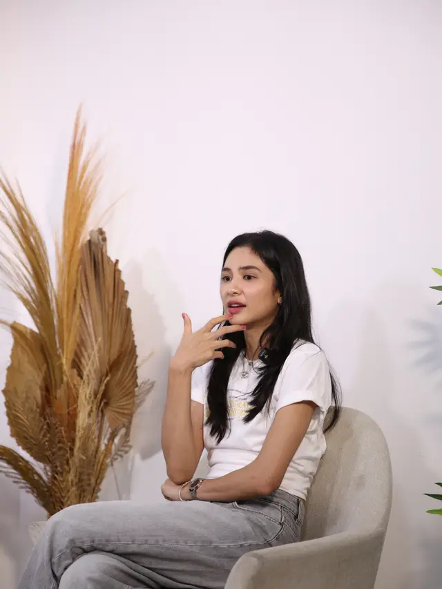 Mikha Tambayong.